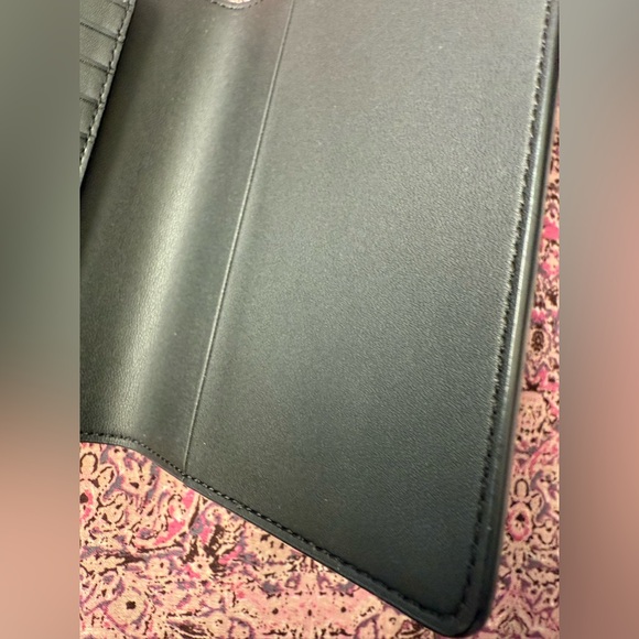 *SOLD* Kate Spade x Disney 101 Dalmatians Dog Passport Holder - Picture 13 of 13